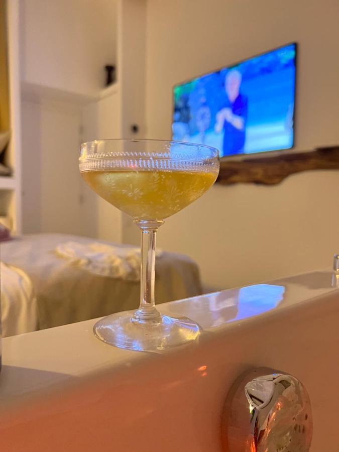 Tamarin & Capucin Suite Balneo Aubagne Eksteriør billede